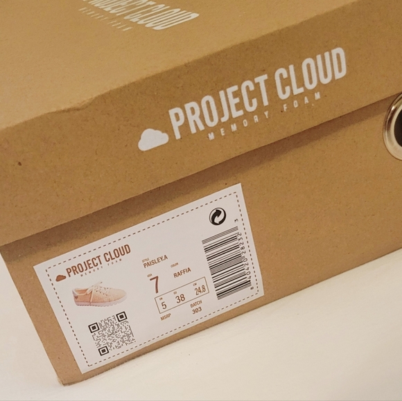 Project Cloud Paisley A Women's Foam Sneaker Vegan Leather Size 7 EUC with Box - Picture 11 of 13